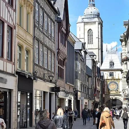 Lovely In Le Mesnil-Esnard